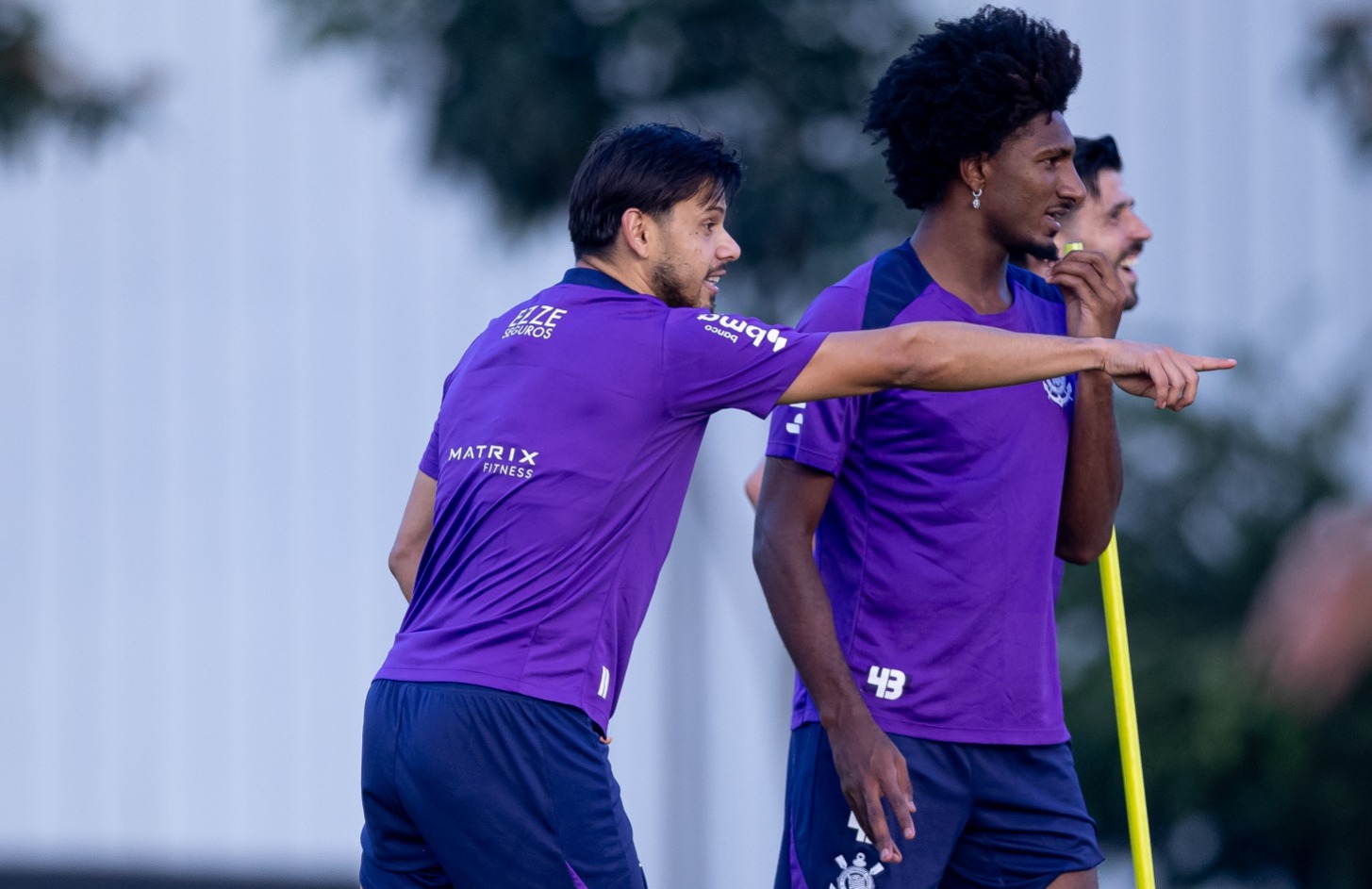 Elenco completo do Corinthians realiza primeiro treino tático para clássico com Palmeiras