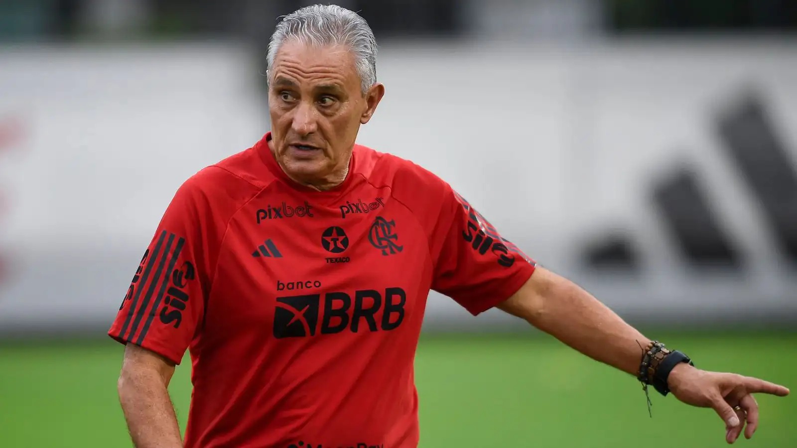 Empresário de Tite cobra dívida de comissão do Flamengo antes de clássico