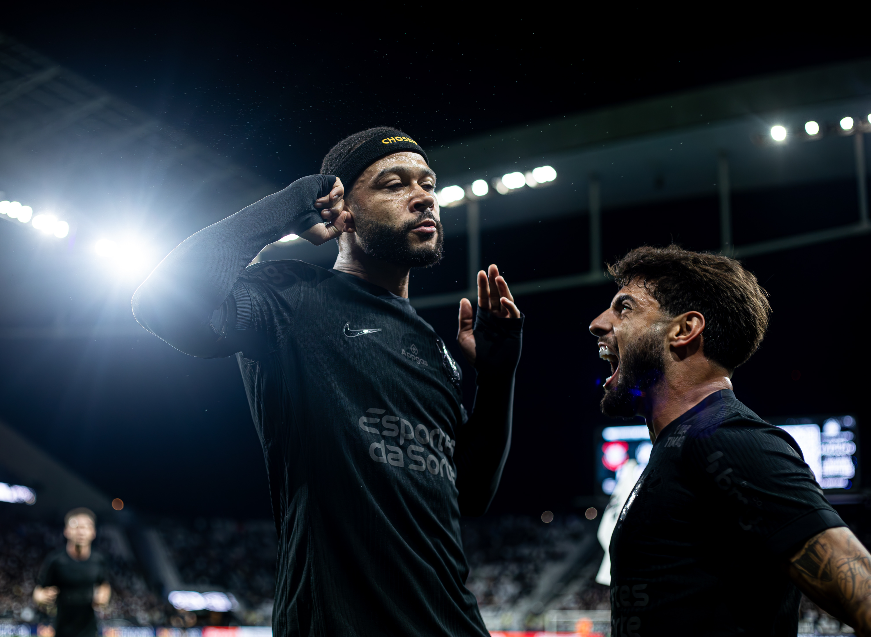 Eficiência da dupla afiada garante vitória do Corinthians e confirma 
