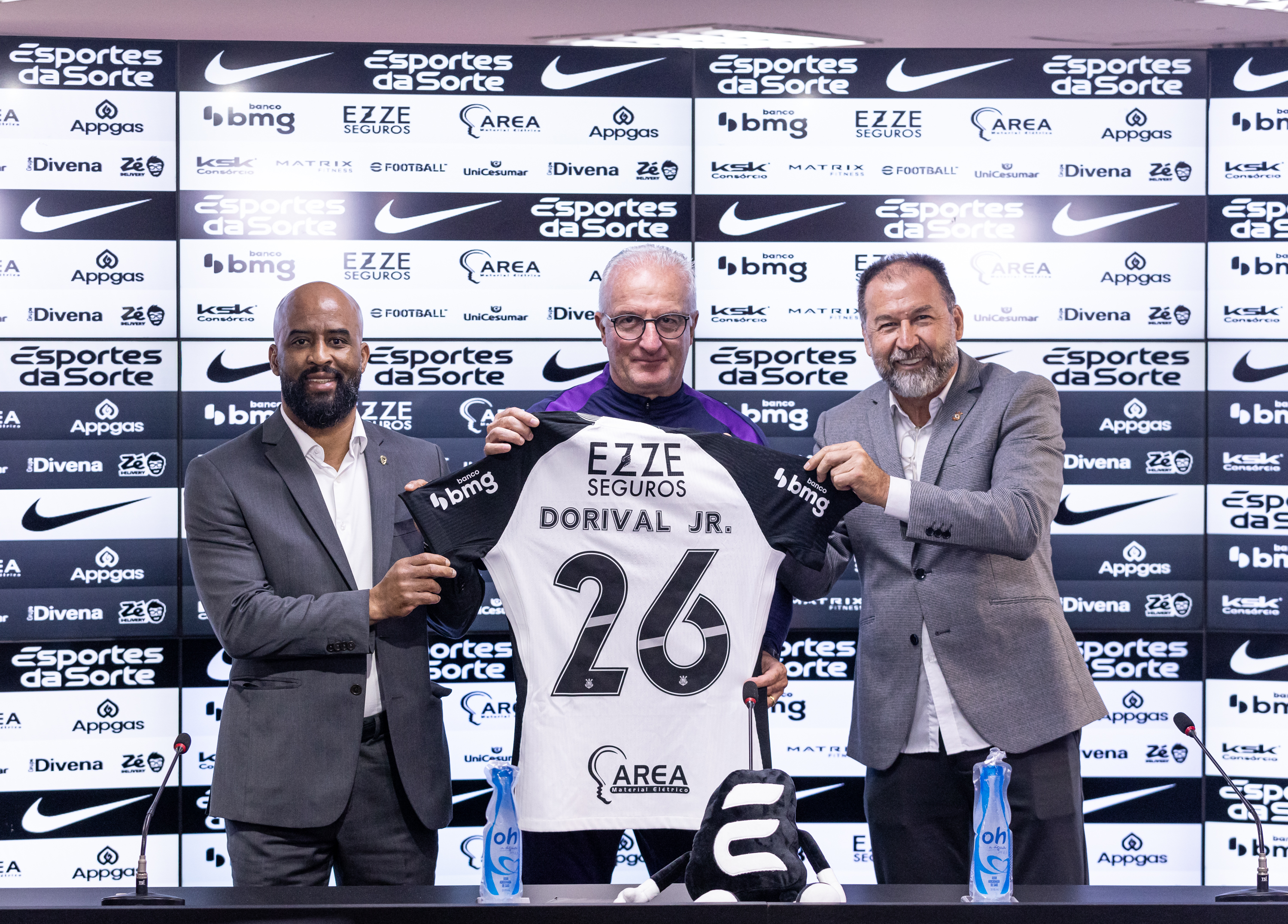 Apresentação do Técnico Dorival Júnior no Corinthians: Confira Fotos da Coletiva.