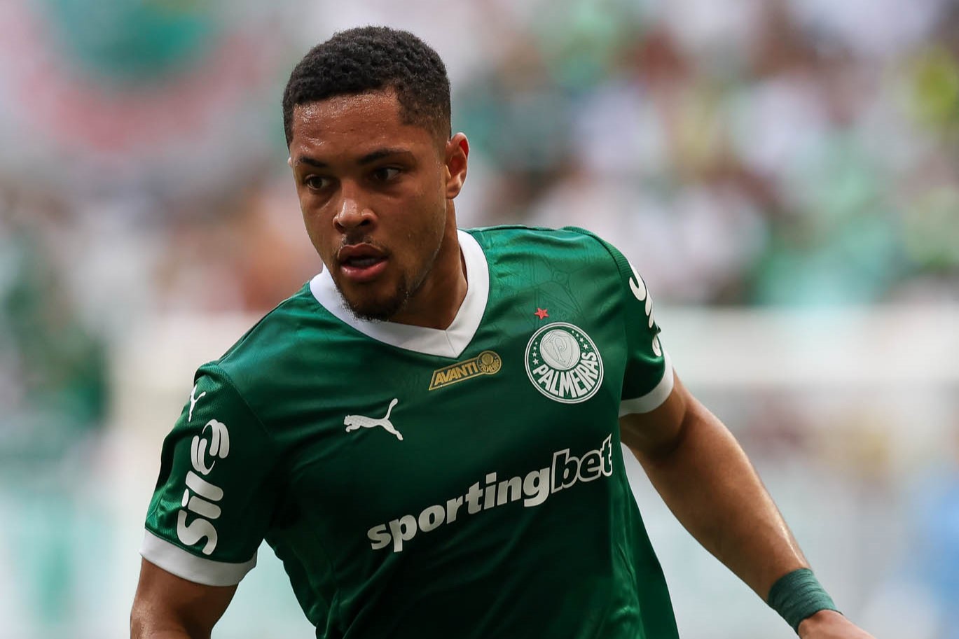 Vitor Roque celebra marcação de gol pelo Palmeiras após autocrítica e pressão interna