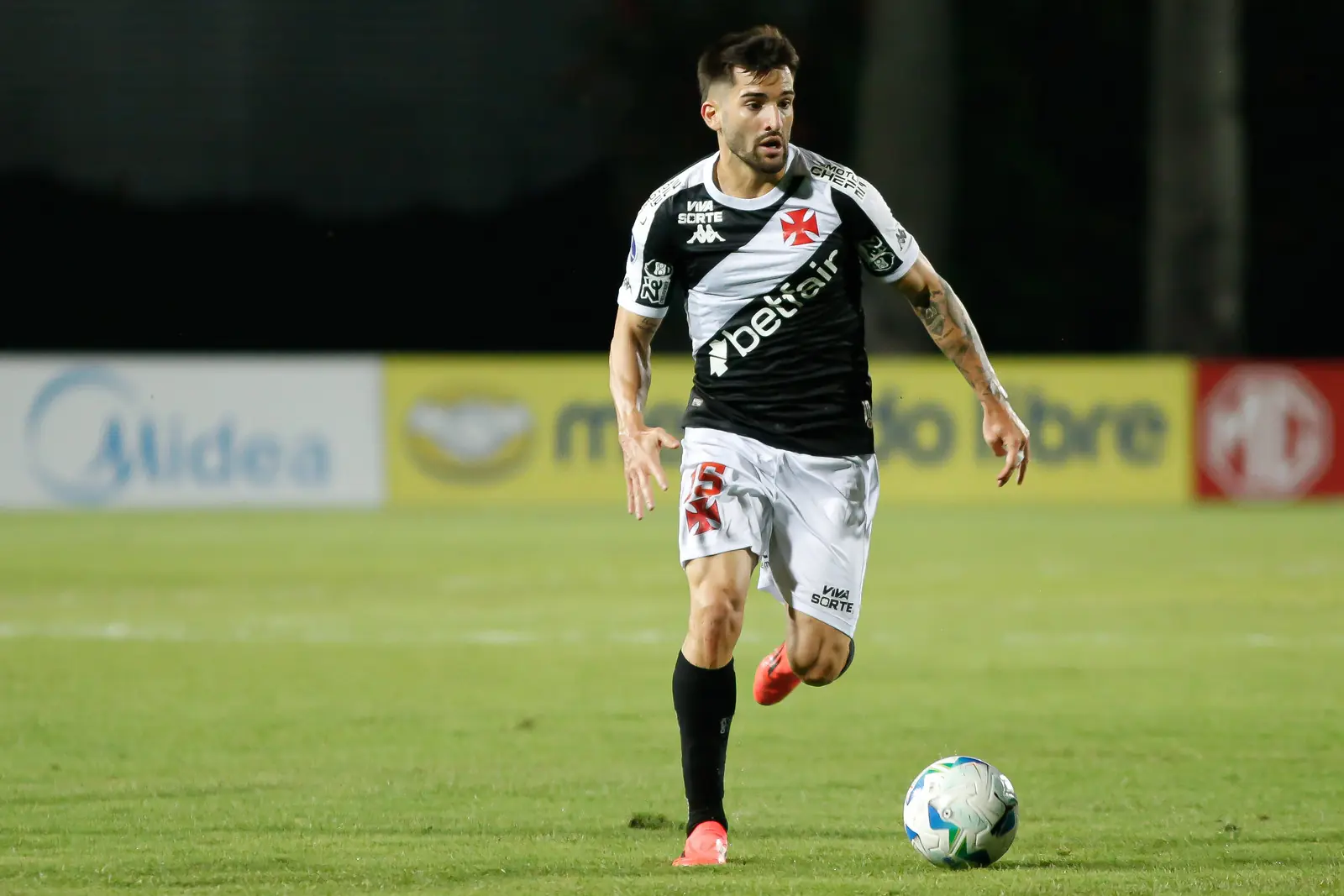 Lanús x Vasco: veja prováveis escalações e onde assistir ao jogo pela Sul-Americana Imagem ilustrativa para a matéria