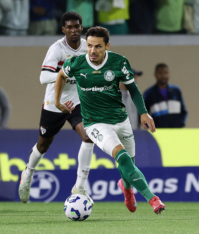 Veiga em alta: Torcedores analisam temporada do jogador e votam em desempenho no Palmeiras