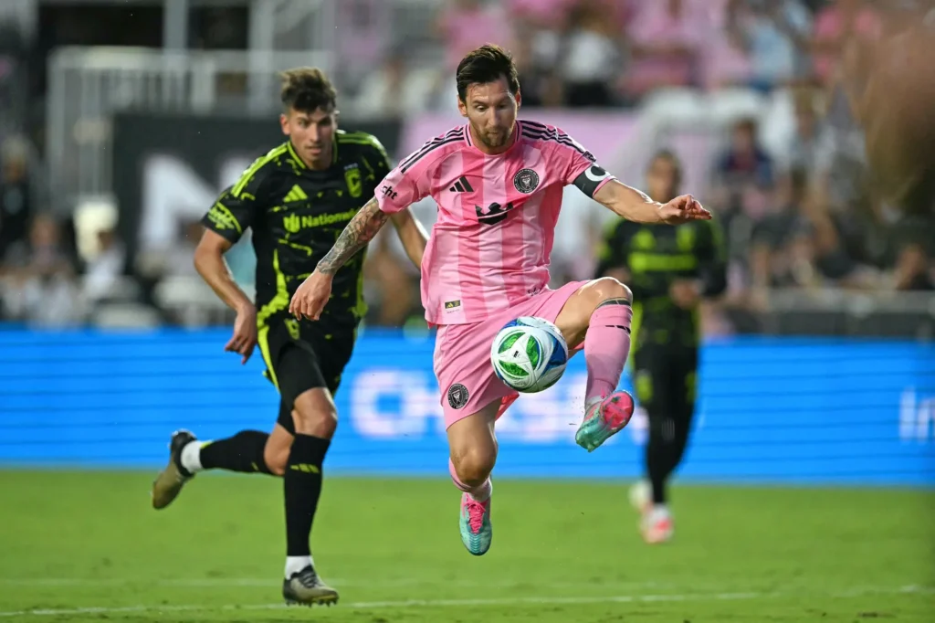 Messi comanda goleada do Inter Miami