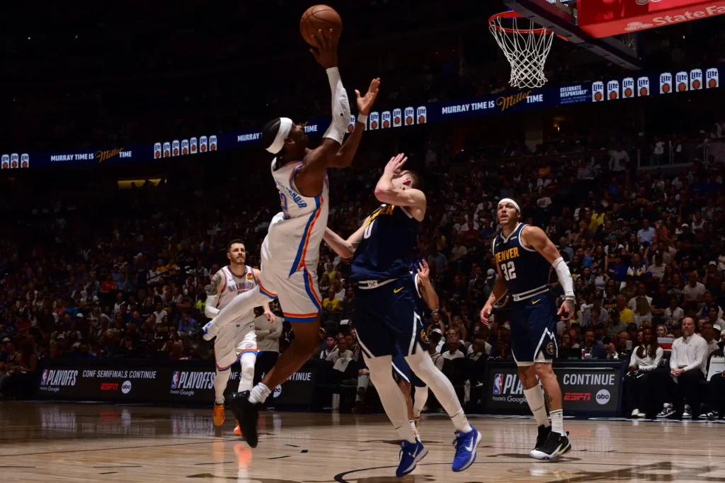 Jogo disputado entre Oklahoma City Thunder e Denver Nuggets nos playoffs da NBA