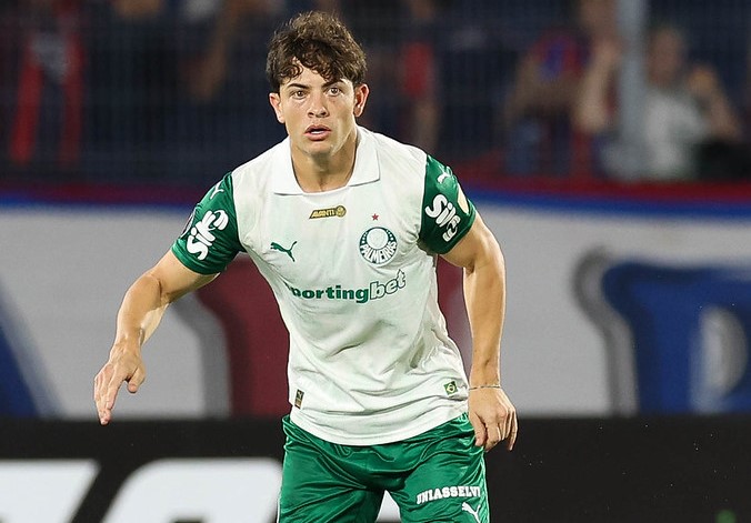 Giay se destaca como líder em desarmes na briga por titularidade no Palmeiras