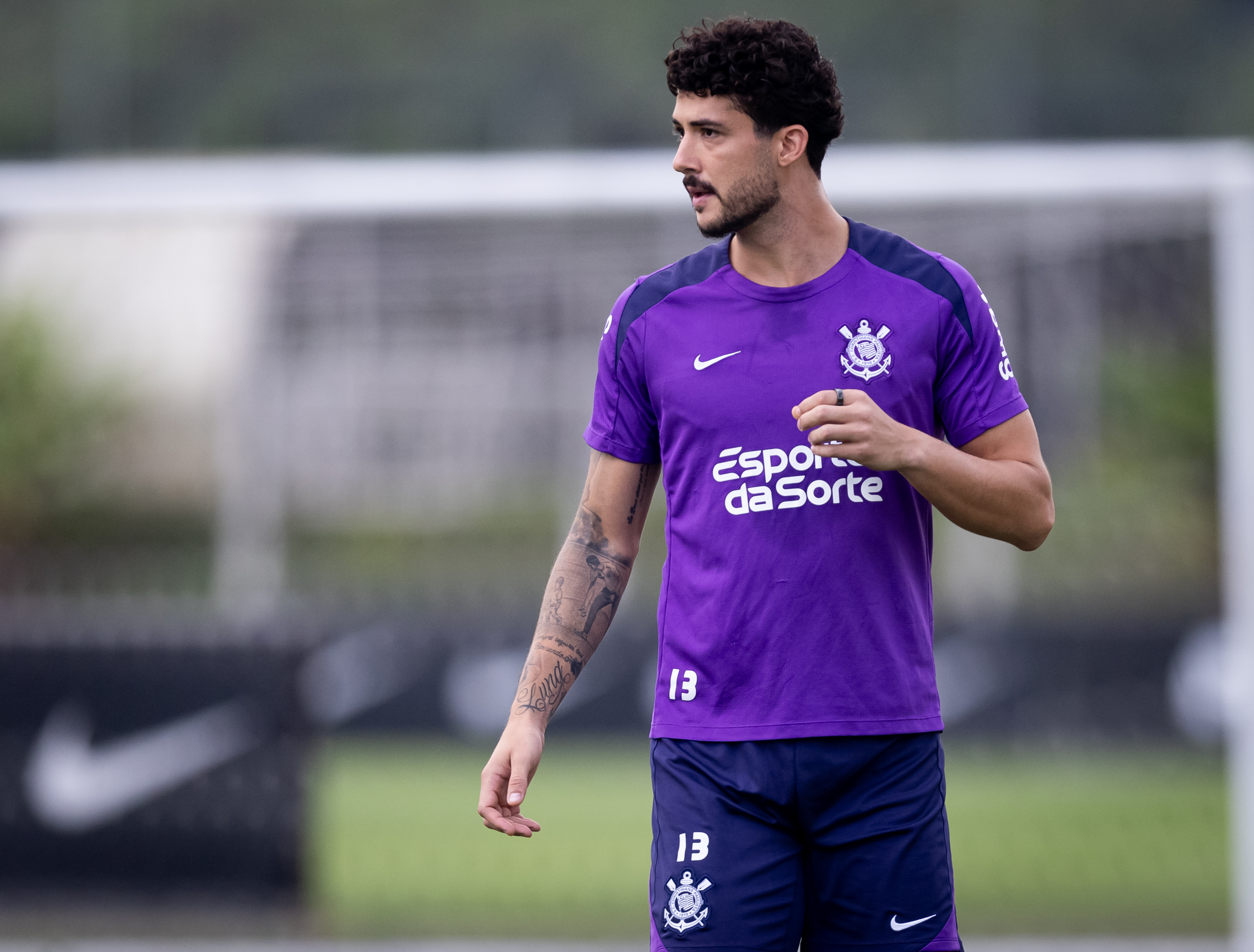 Gustavo Henrique assume titularidade no Corinthians, mas tem semestre interrompido por lesão
