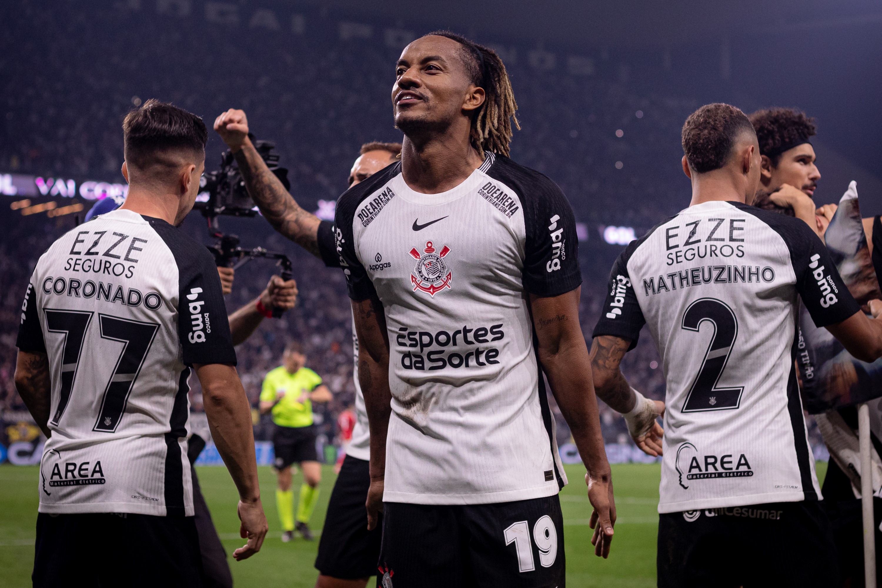 Um ano de Carrillo no Corinthians: relembrando o golaço contra o Fortaleza