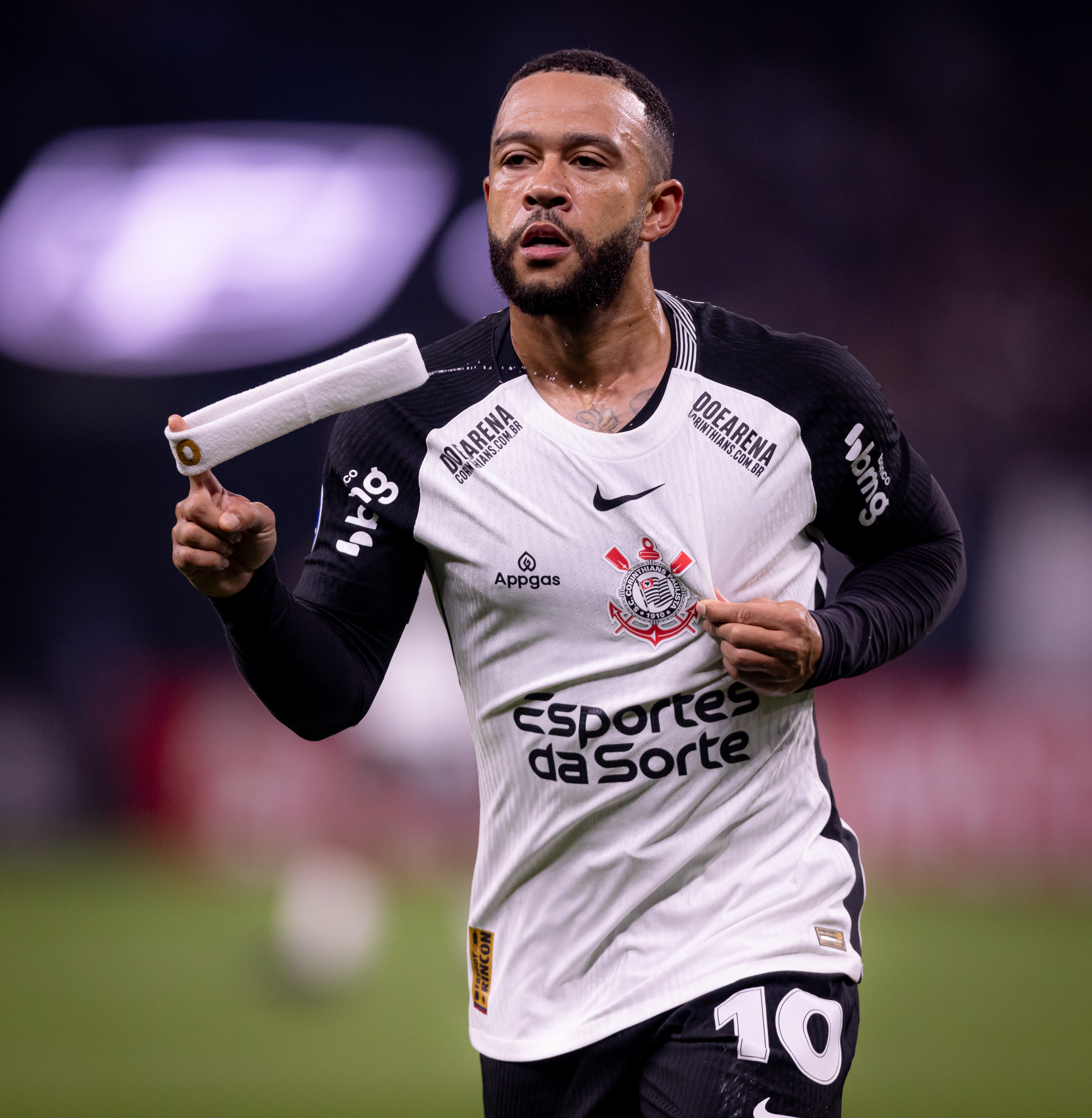 Ausência de Memphis no treino aumenta polêmicas no Corinthians: recapitulação de episódios.