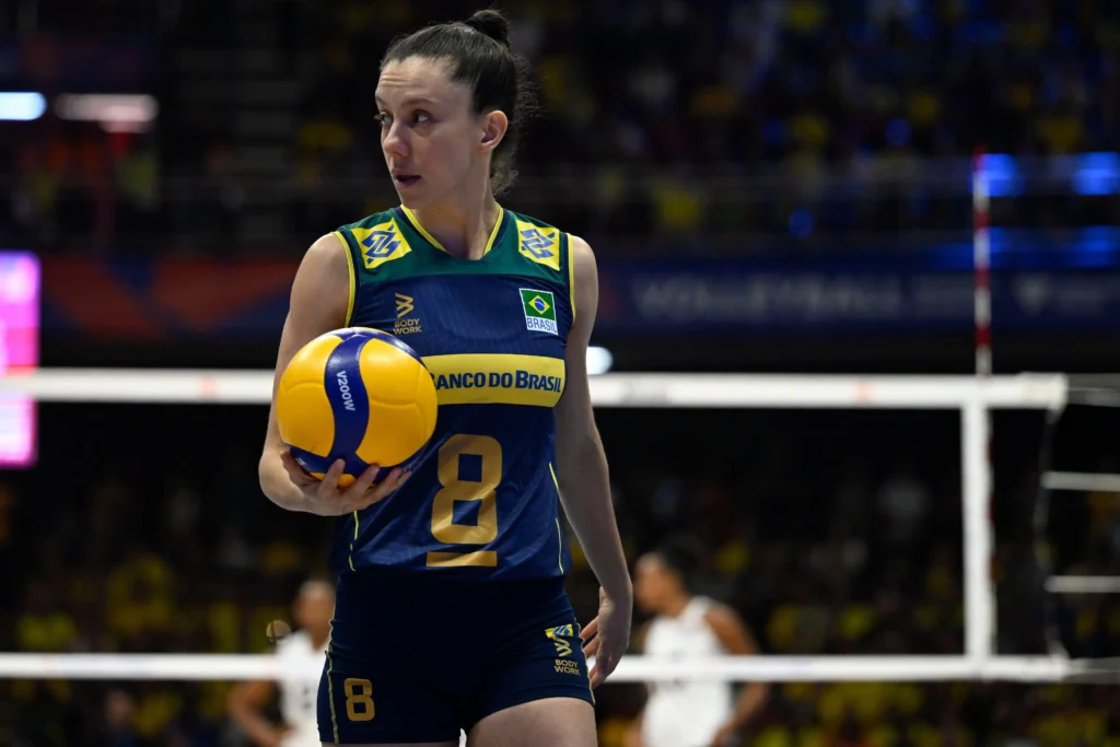Macris é uma das levantadoras da Seleção Brasileira na VNL
