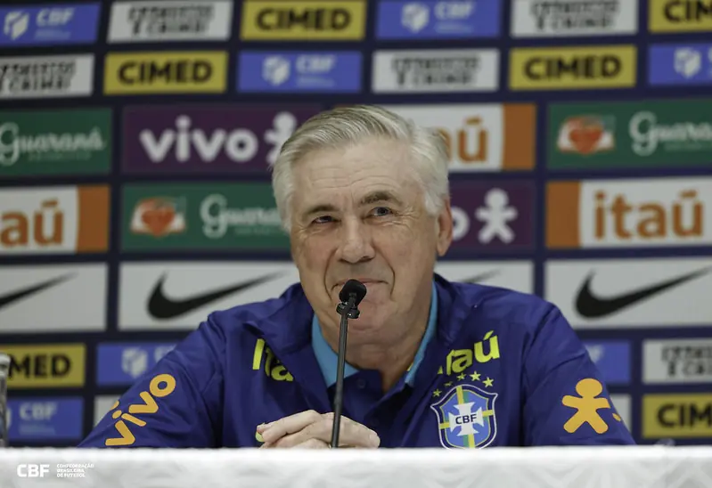 Ancelotti esconde escalação e elogia Estêvão: “Jogador extraordinário”