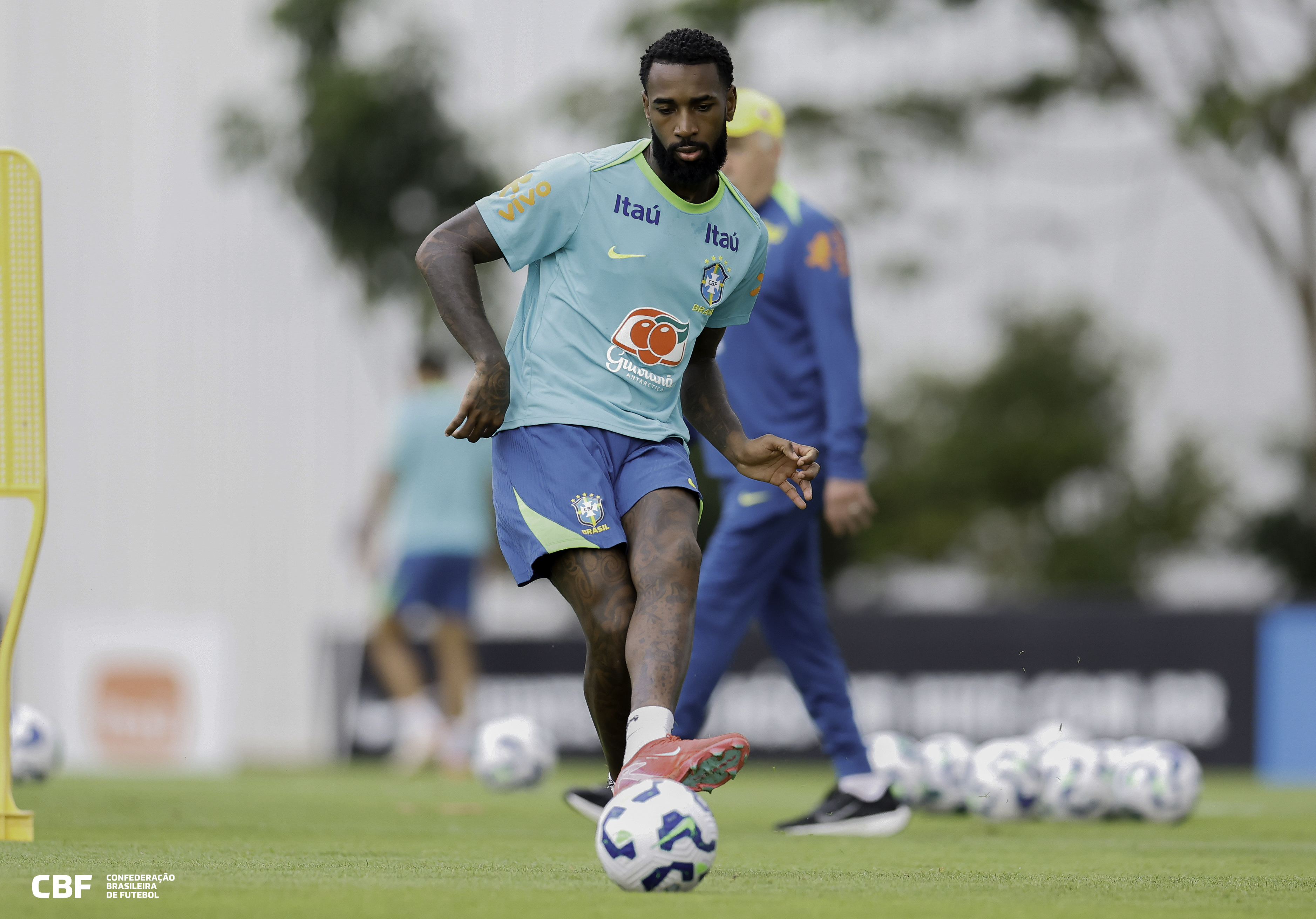 Gerson manifesta desejo de voltar ao Brasil e Palmeiras inicia negociações