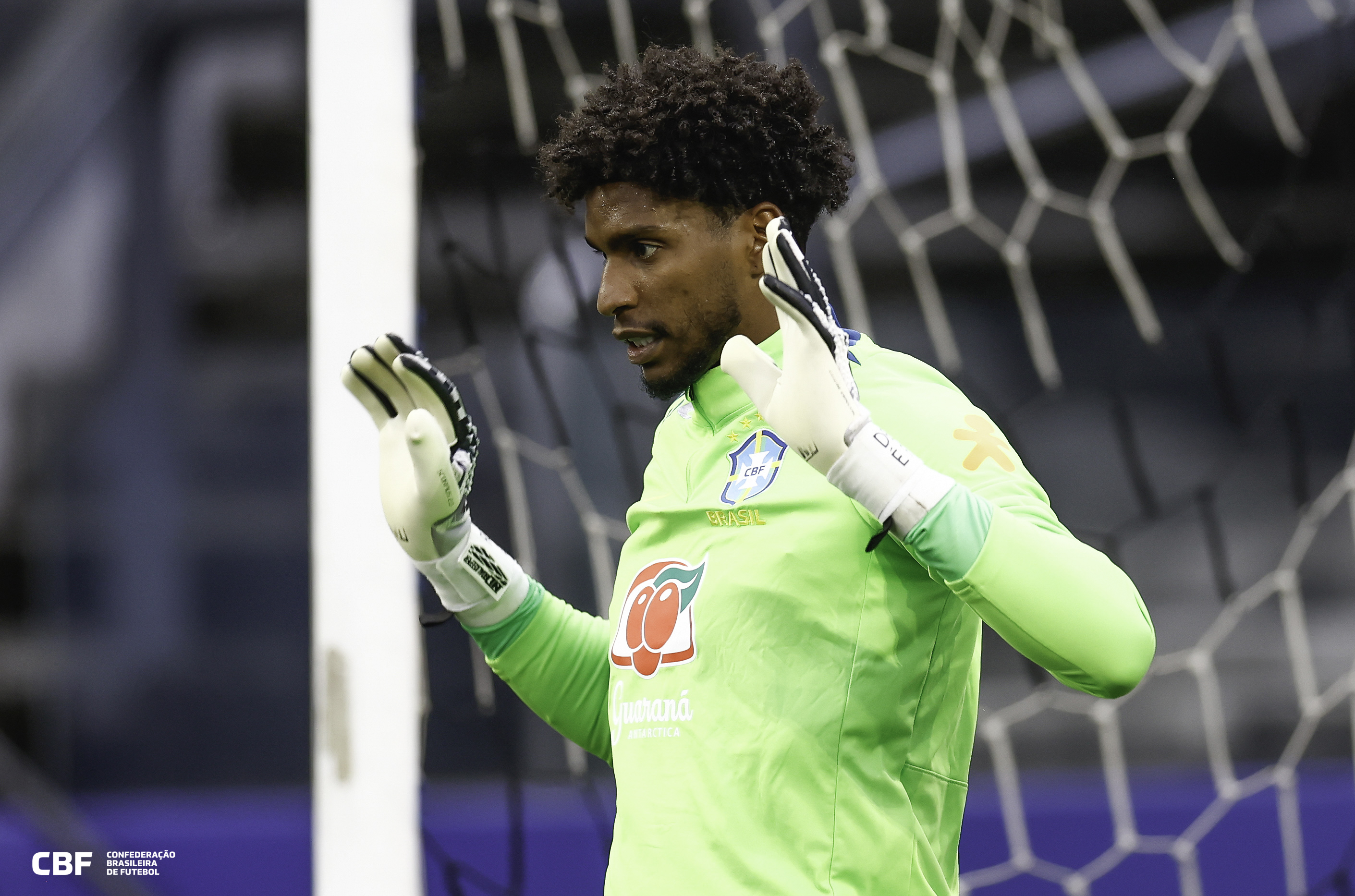 Análise do desempenho de Hugo Souza na Seleção Brasileira de Futebol