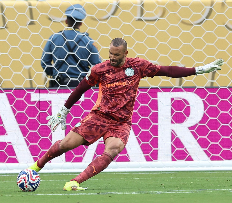 Análise da suposta falha de Weverton no gol do Chelsea: mesa redonda debate.