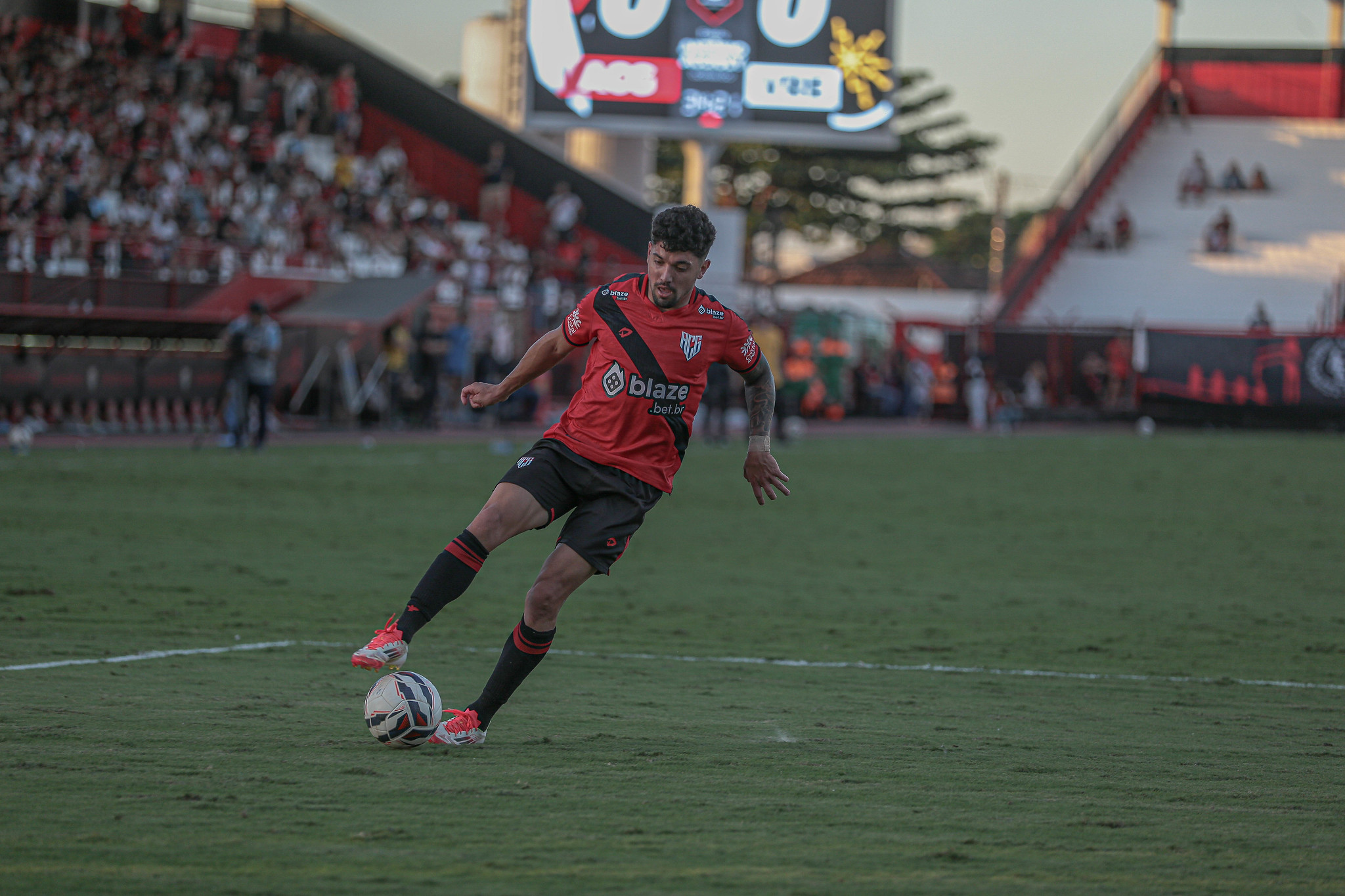 Vila Nova x Atlético-GO: prováveis escalações e onde assistir