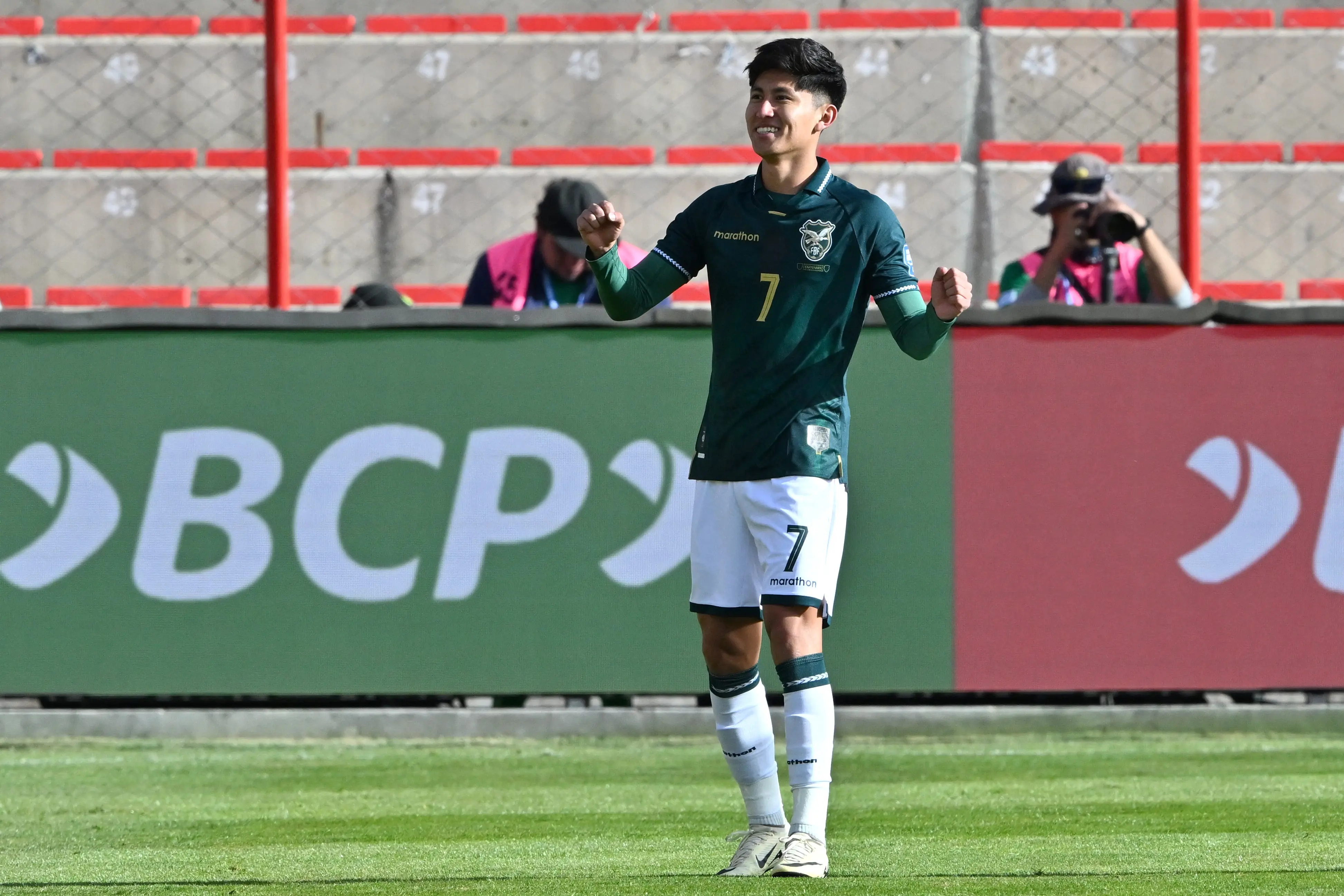 Bolívia vence com gol de Miguelito, mantém chances de ir à Copa e elimina o Chile