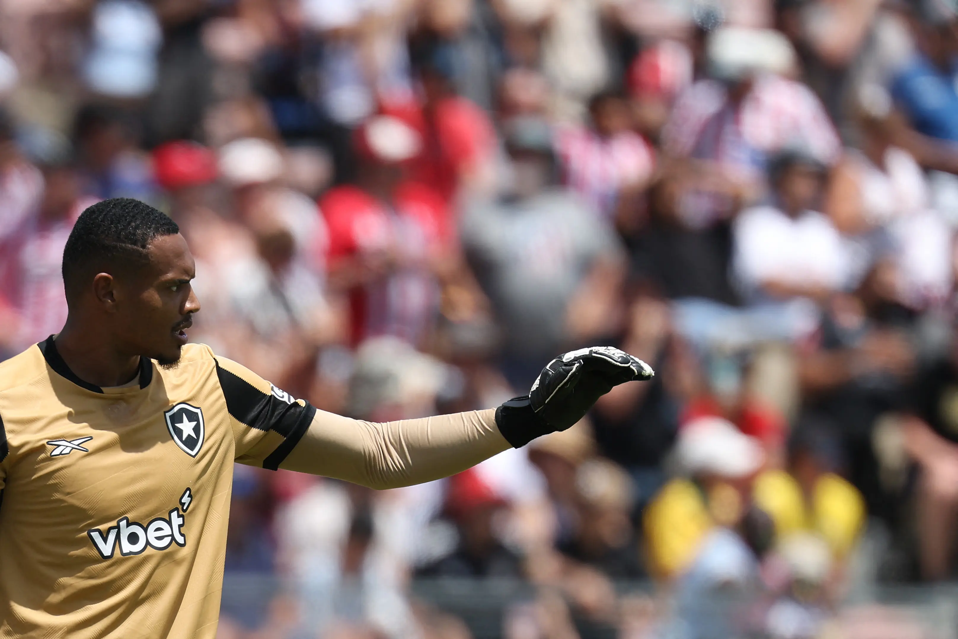 Manchester United tem interesse na contratação do goleiro John, do Botafogo, diz jornal Imagem ilustrativa para a matéria