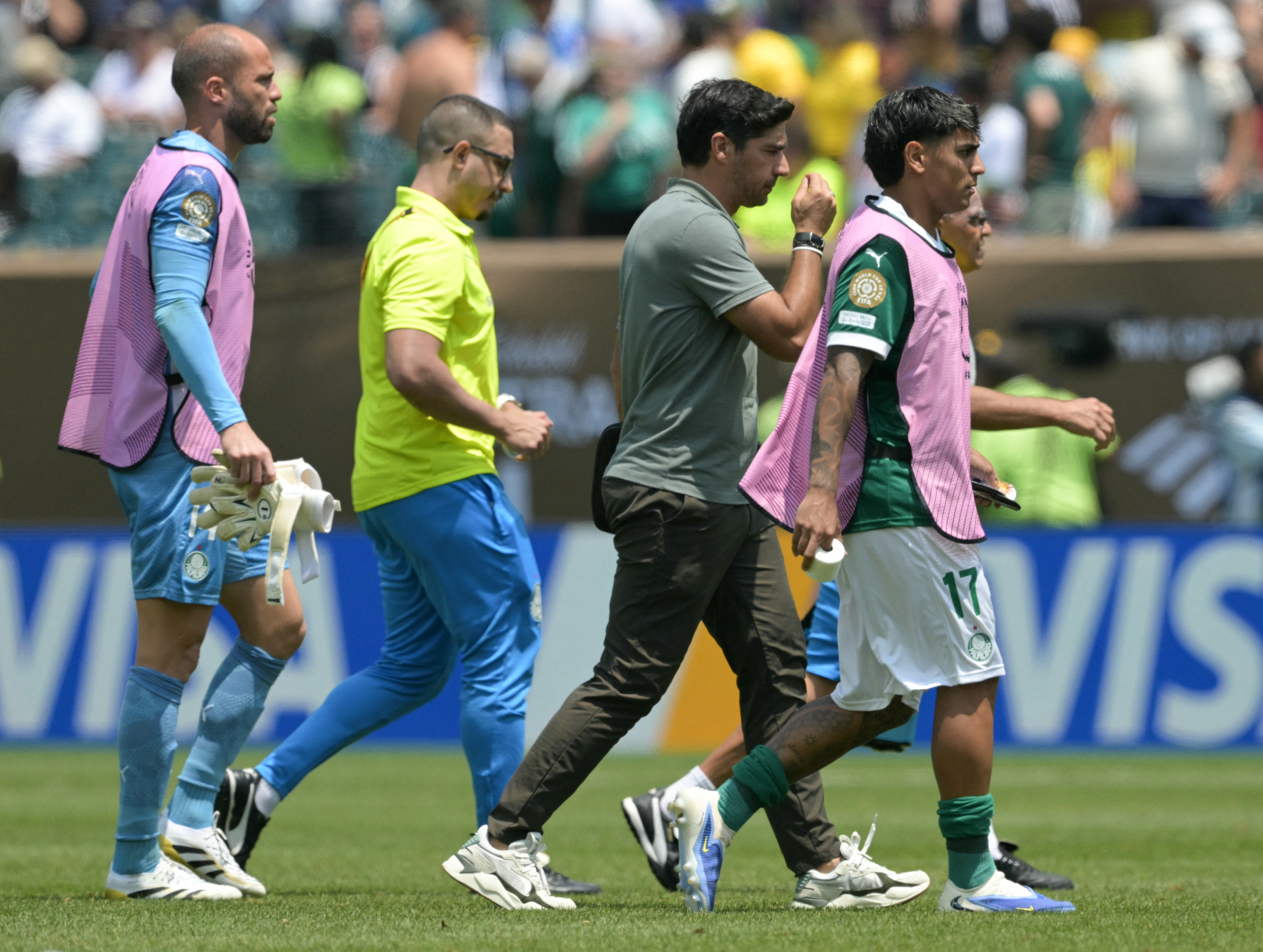 Defesa reserva do Palmeiras não preocupa Abel para quartas do mundial.