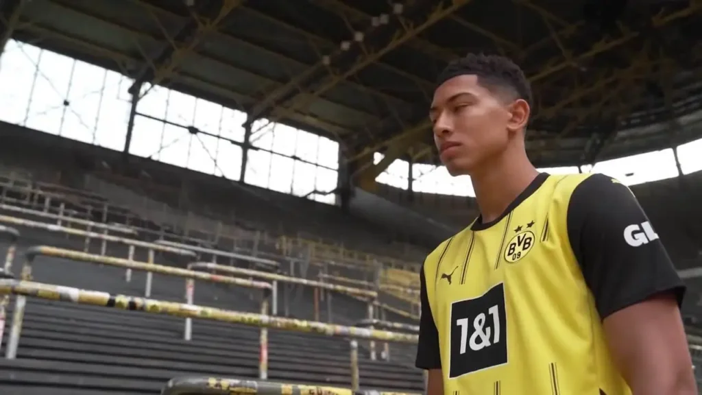 Até 2030! Jobe Bellingham posa com camisa do Dortmund