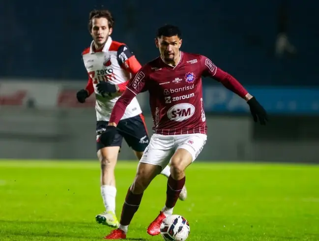 De virada, Caxias vence o Ituano e assume a liderança da Série C Imagem ilustrativa para a matéria
