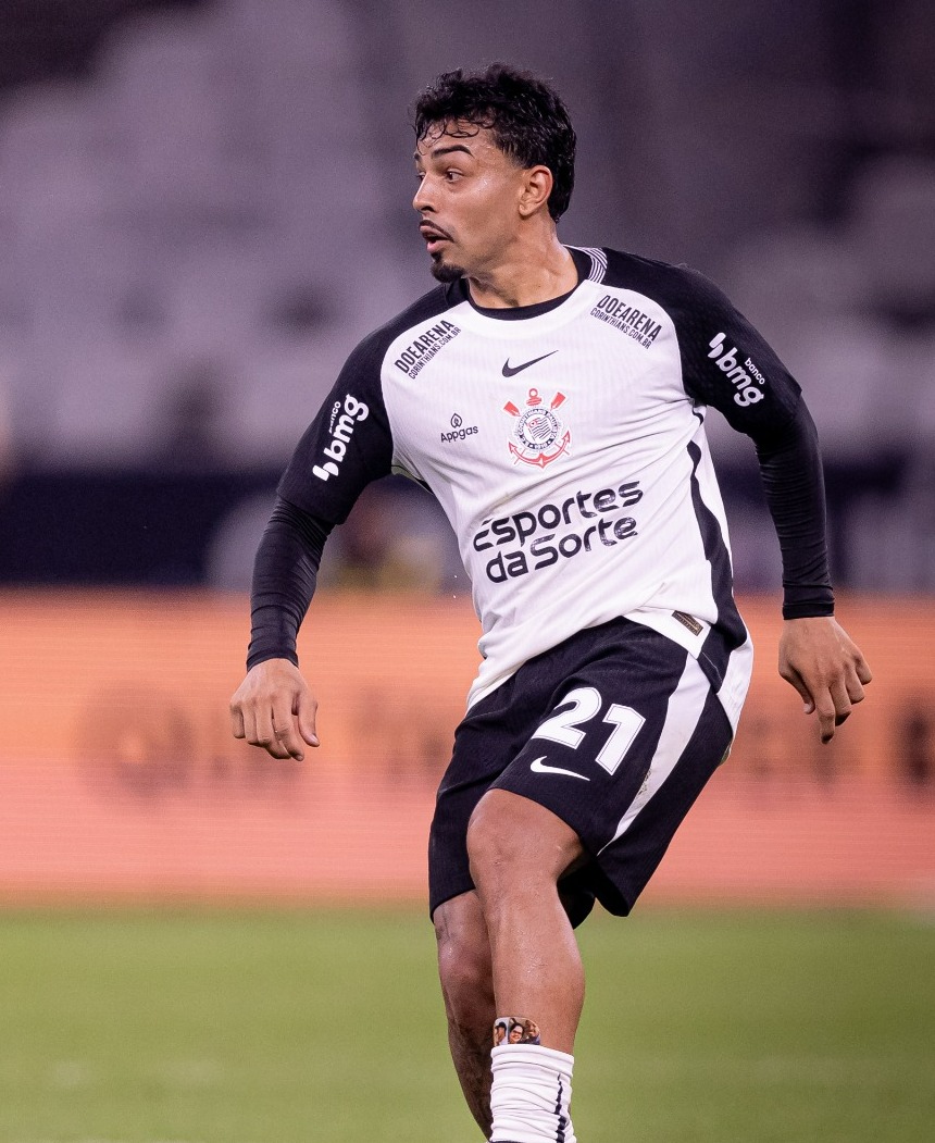 Matheus Bidu busca recuperar titularidade no Corinthians após fechar semestre competitivo