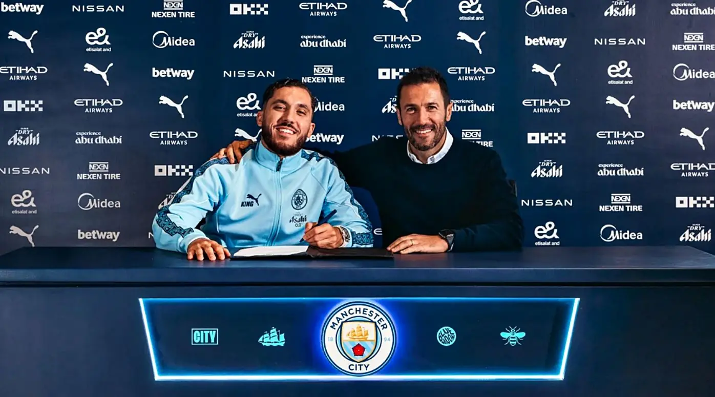 Atacante francês Rayan Cherki acerta com o Manchester City