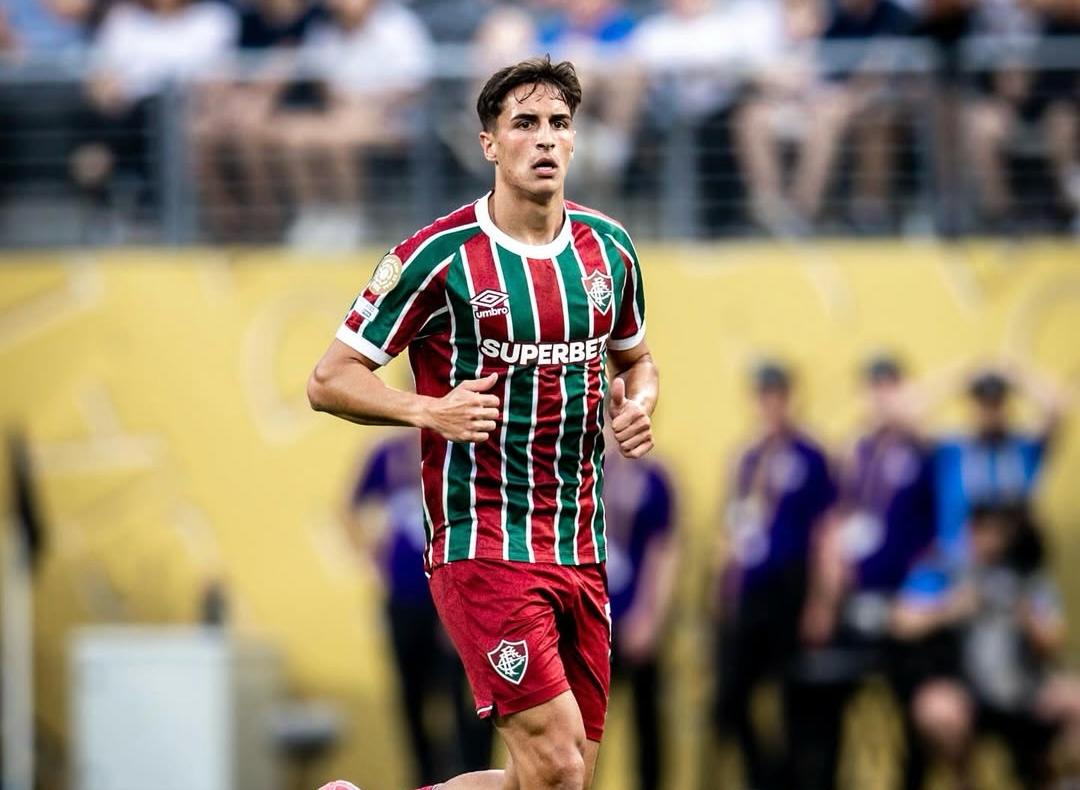 Bétis faz proposta e intensifica negociação por volante do Fluminense