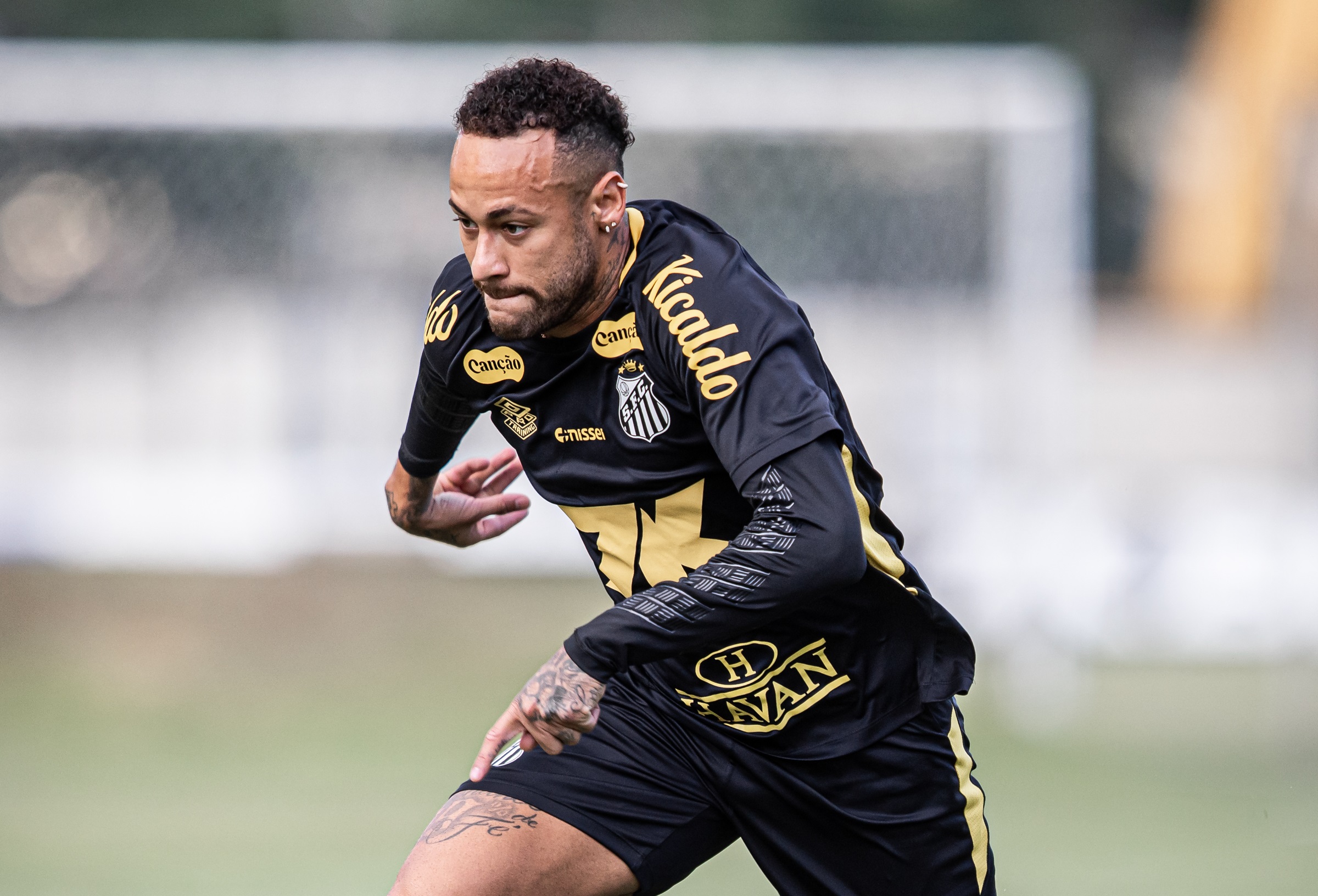 Neymar busca melhorar desempenho diante do Flamengo; confira estatísticas