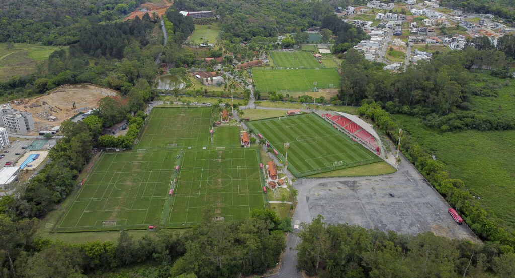 Cotia, o berço dos craques do São Paulo, completa 20 anos