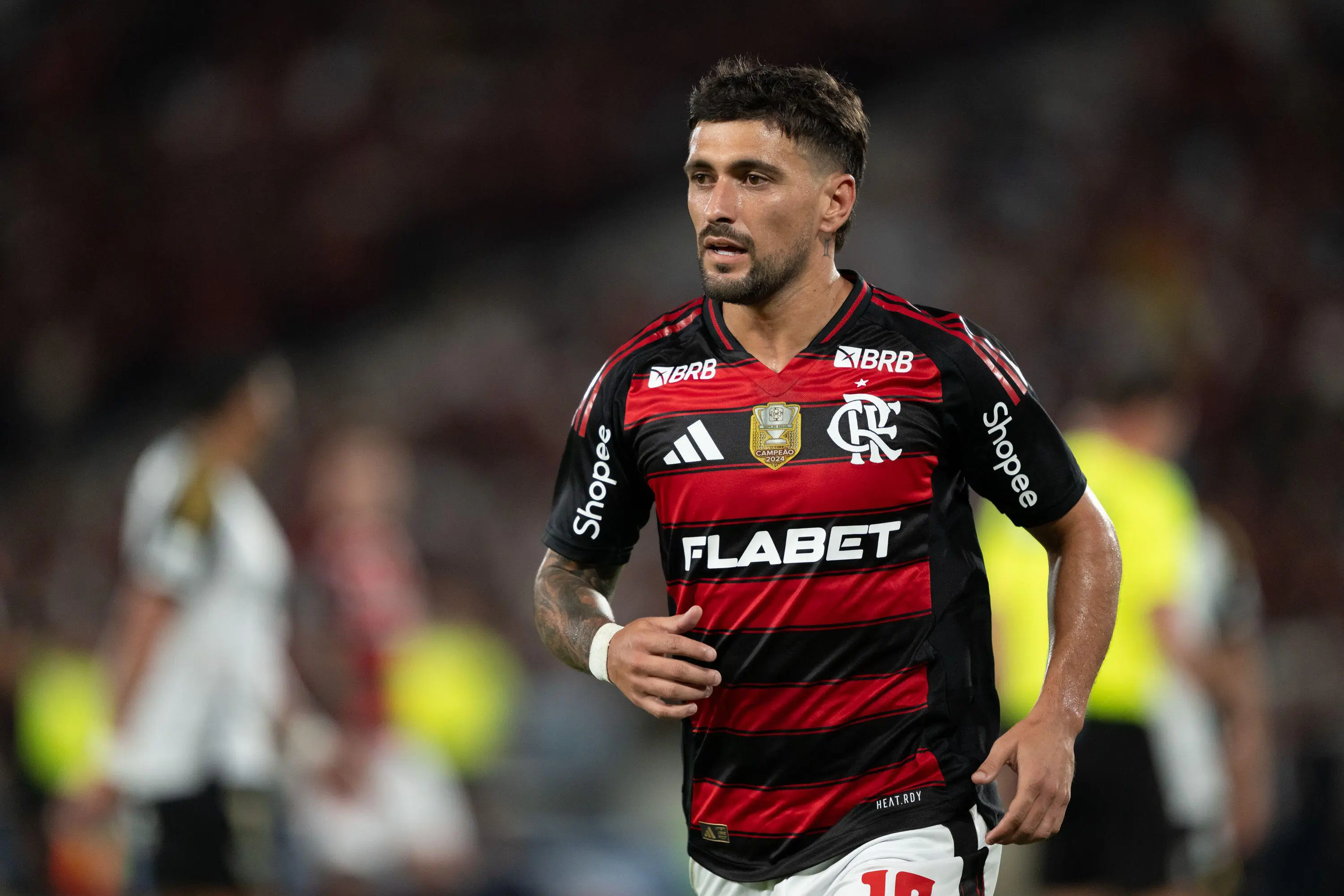 Arrascaeta em ação pelo Flamengo no Brasileirão 2025