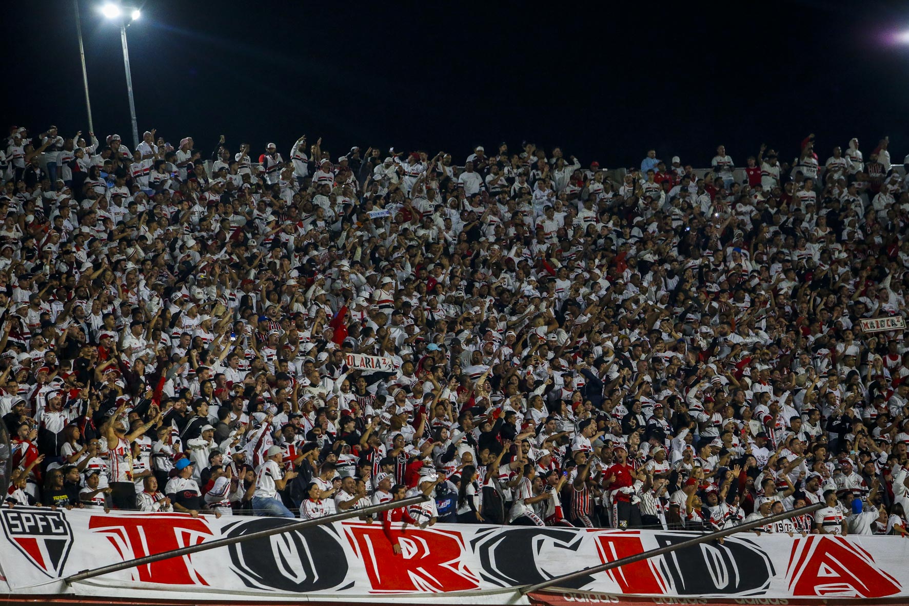 Corinthians denuncia gritos homofóbicos da torcida do São Paulo à CBF.