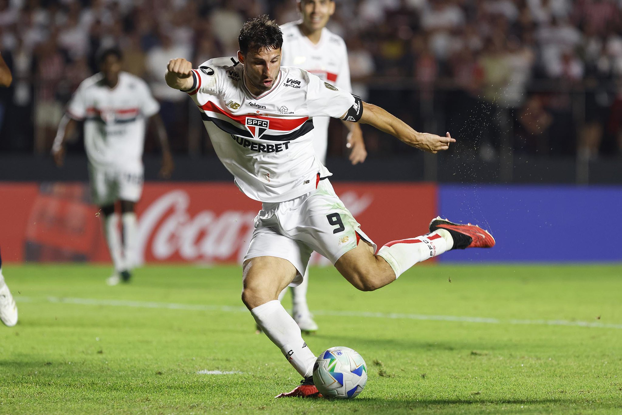 DECADENTE? Mais uma lesão e preocupações; Calleri vive lesão e semestre irregular ser interrompido cedo