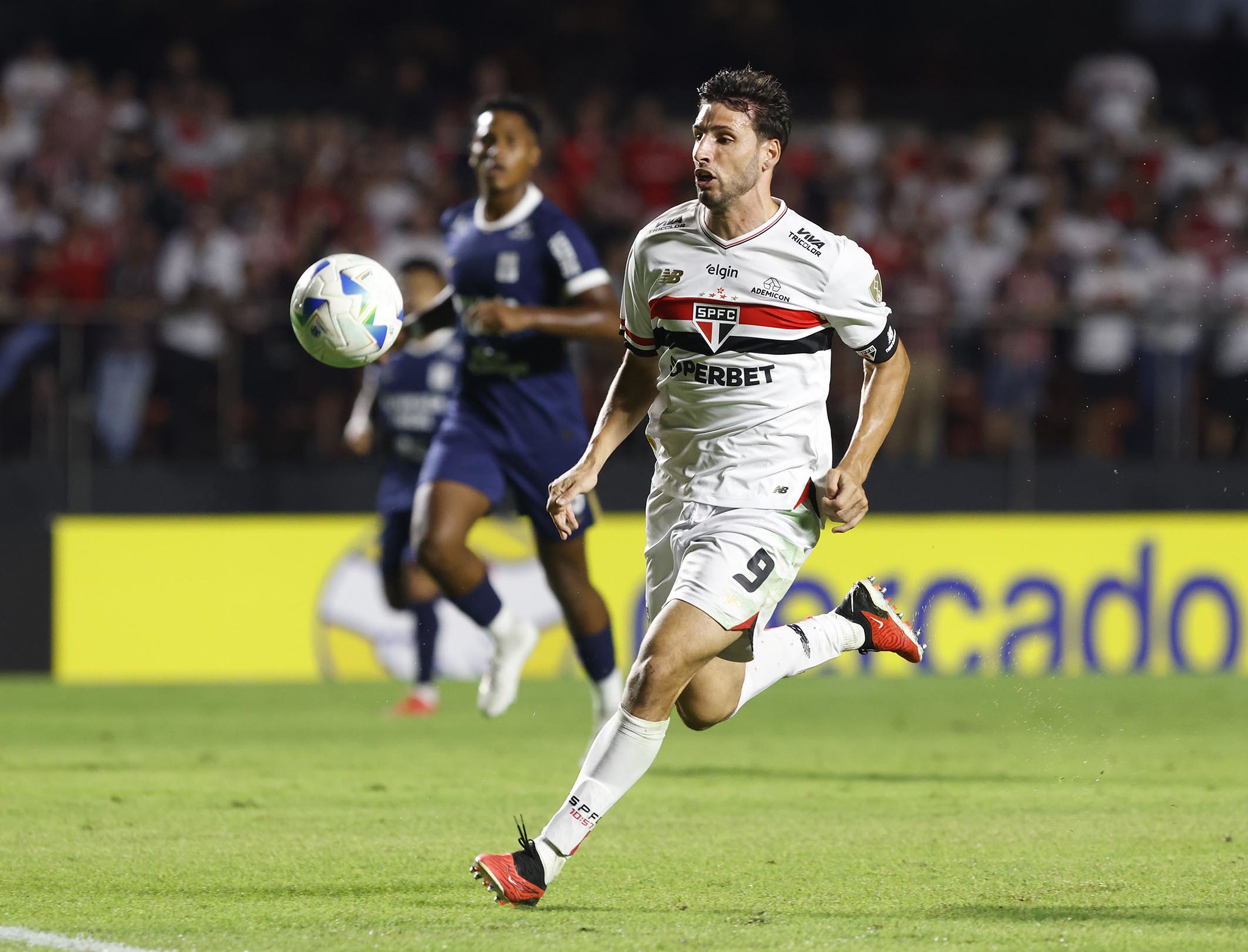 Análise do desempenho de Calleri no São Paulo no primeiro semestre