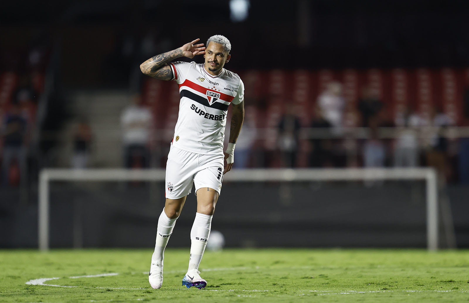 Luciano brilha em clássico e destaca conversa com torcida sobre vitória decisiva