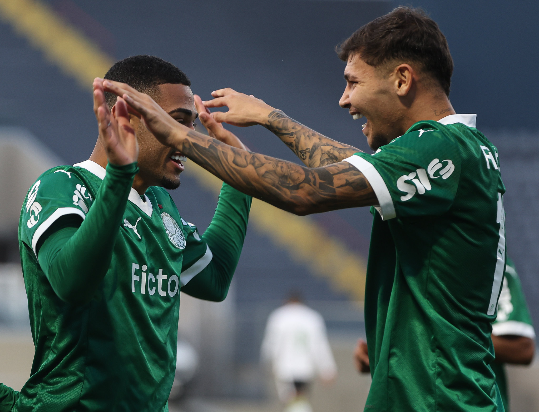 Palmeiras derrota Vasco e reassume primeiro lugar no Brasileirão sub-20.