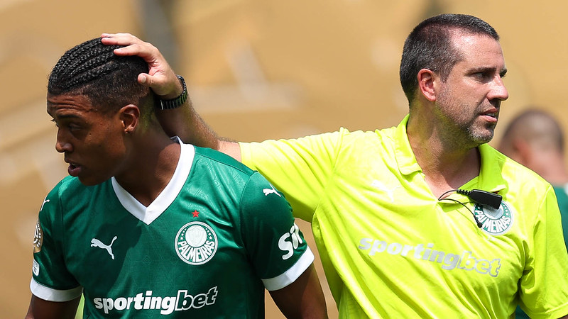 Vanderlan busca destaque no Palmeiras e rivaliza com Piquerez pela titularidade.