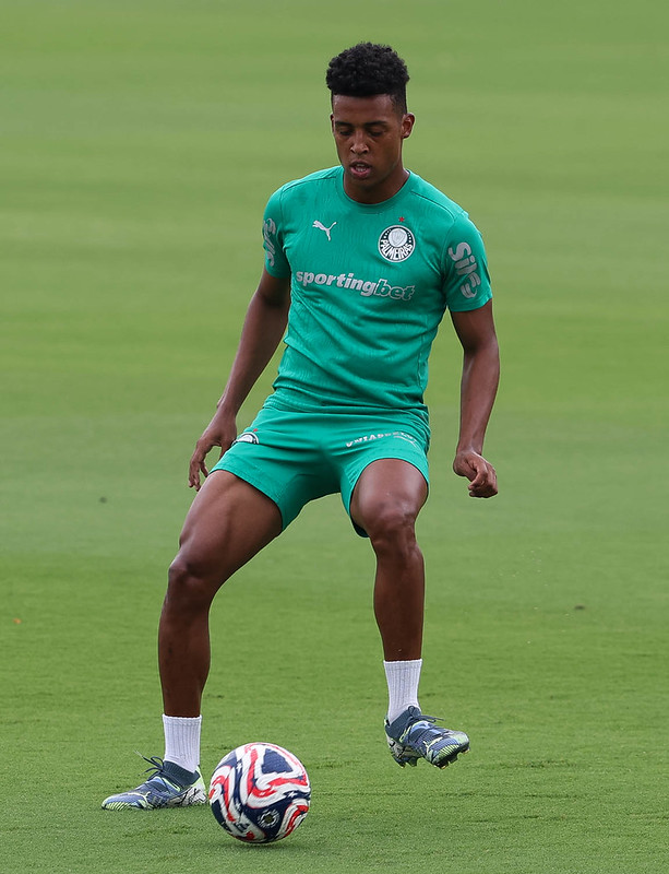 Entrega e Raça: Vanderlan promete titularidade no Palmeiras contra o Chelsea