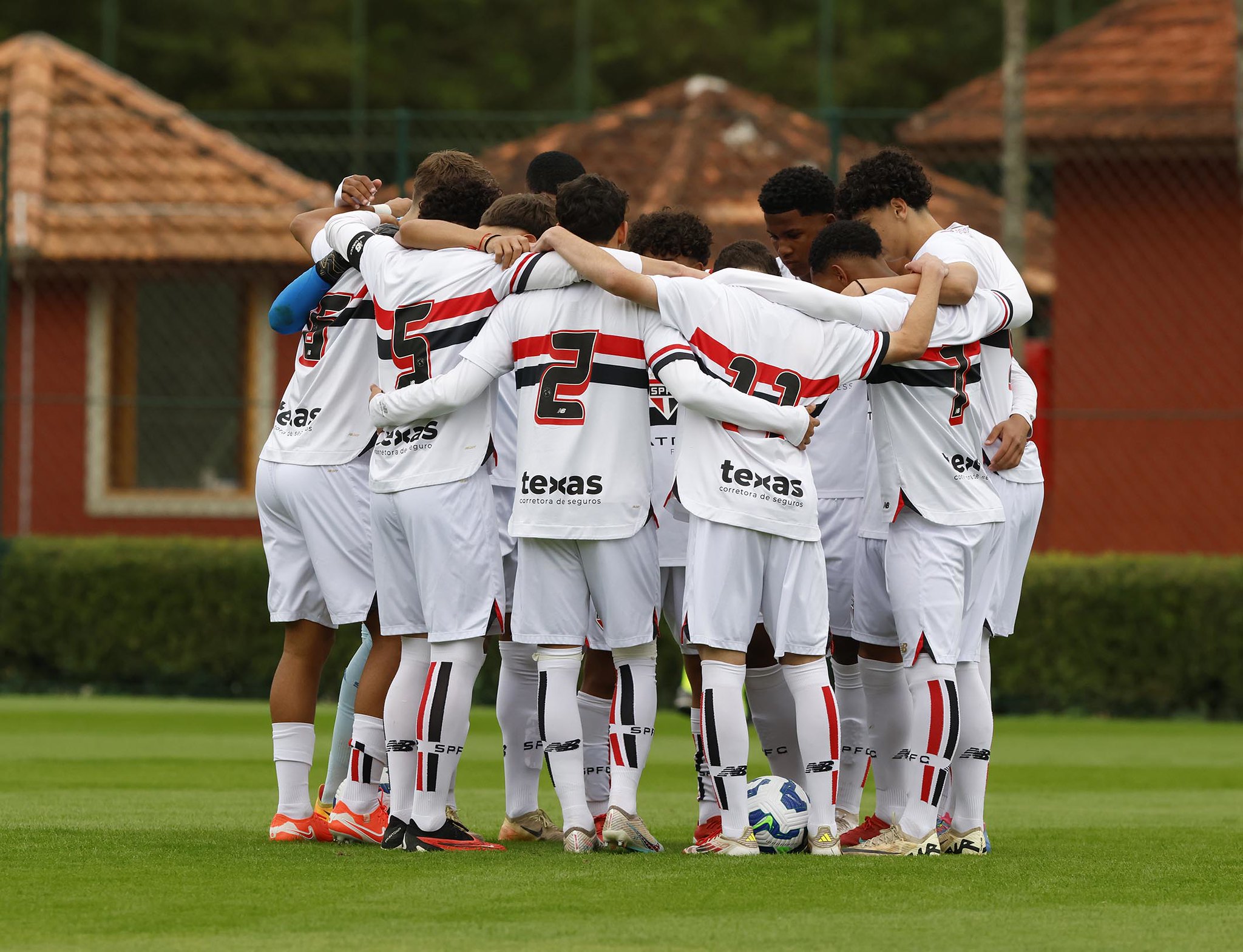 FIM DE JOGO! São Paulo bate Fortaleza e se aproxima do G8 no Brasileirão sub-17
