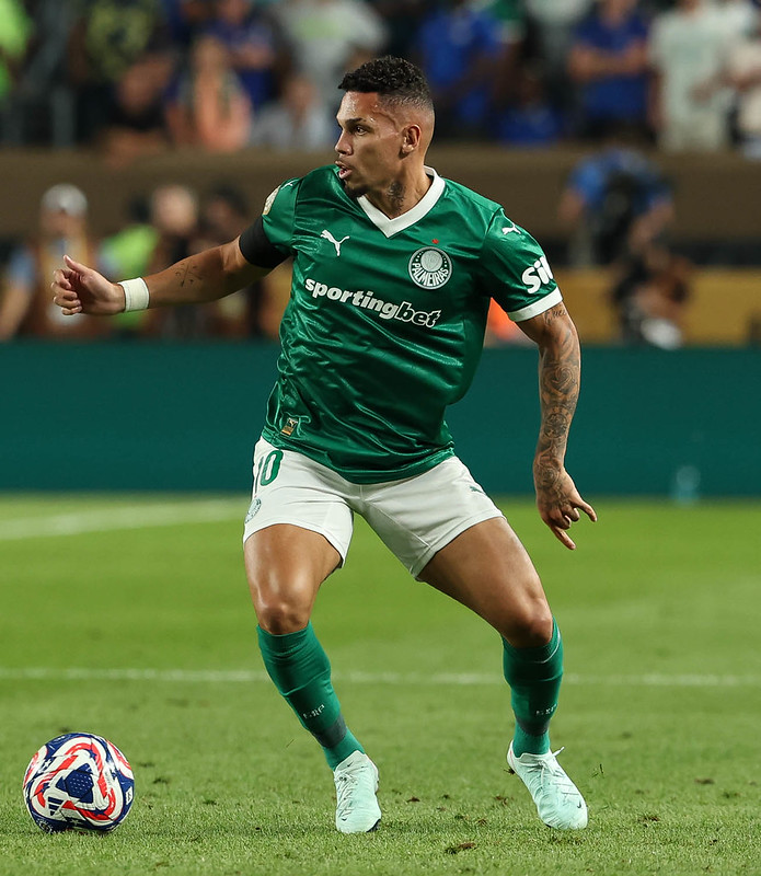 ALERTA NO VERDÃO! Paulinho passa por nova cirurgia e não joga mais em 2025!