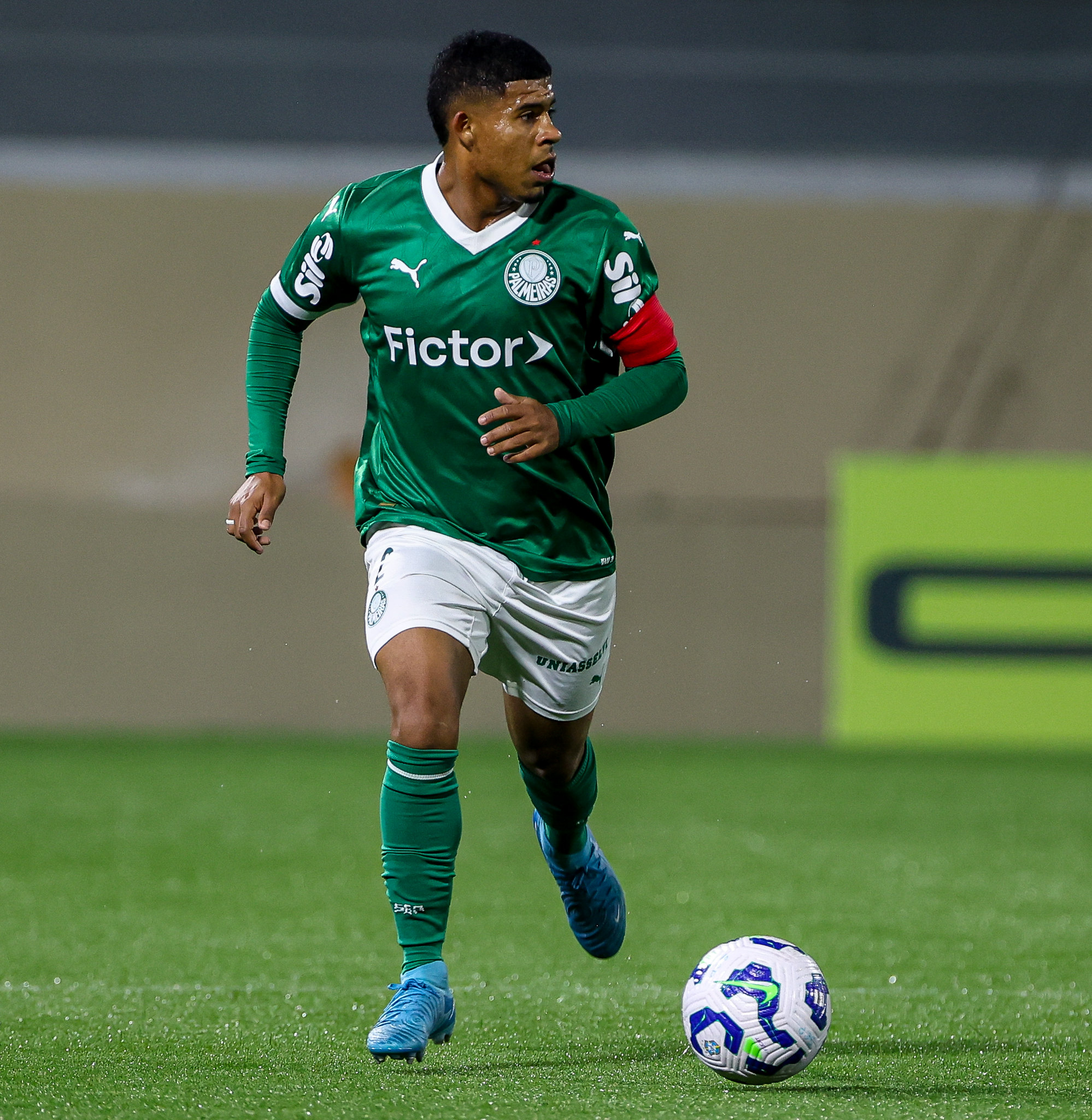 Palmeiras amplia liderança no Brasileiro sub-20 com vitória sobre Atlético-GO.