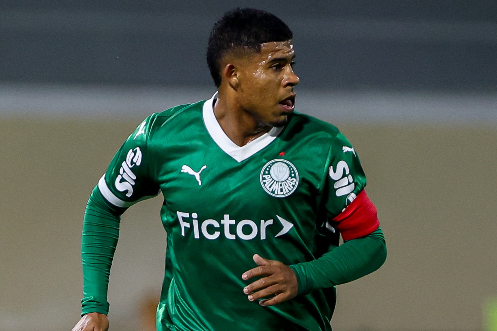 Saída de Mayke abre vaga: quem será o próximo a brilhar na lateral do Palmeiras?