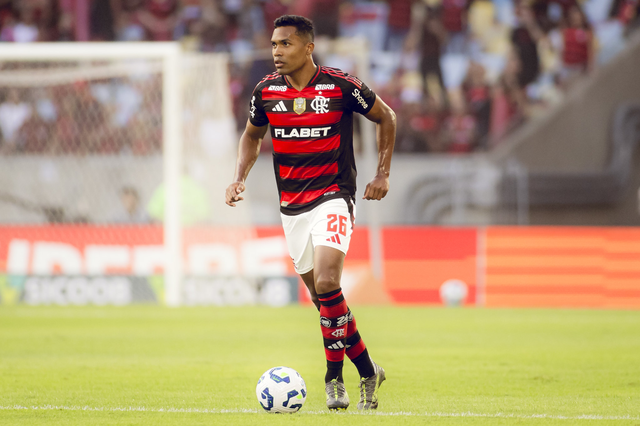 Flamengo enfrenta desafios na lateral esquerda sem Alex Sandro e Ayrton Luccas