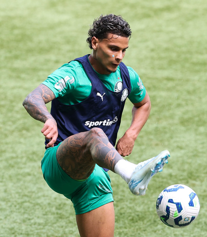 Palmeiras avalia intensificação do interesse por Ríos e possibilidade de saída.