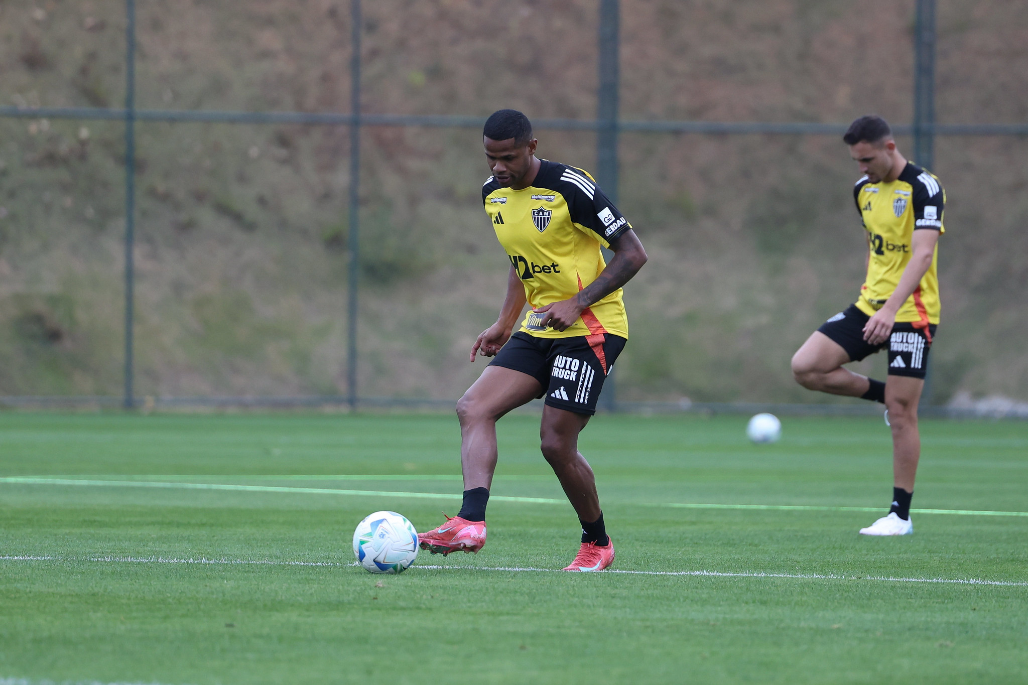 Junior Santos projetado para reforçar Atlético-MG contra Palmeiras após ausência na Sul-Americana.