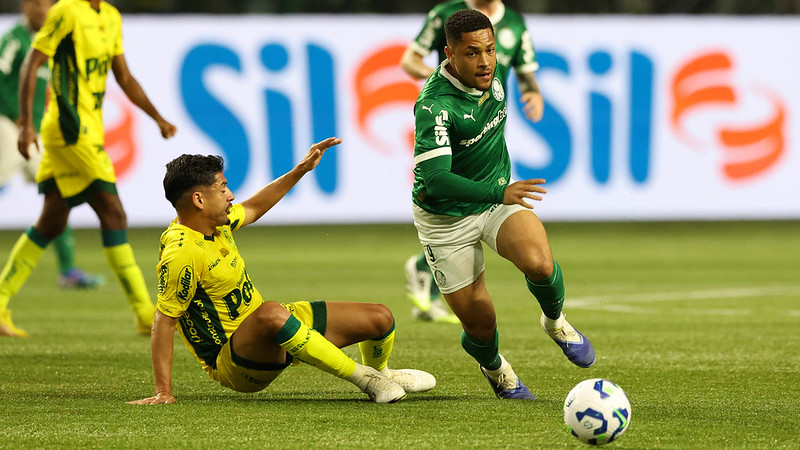 Abel confia na recuperação de Vitor Roque em meio à má fase