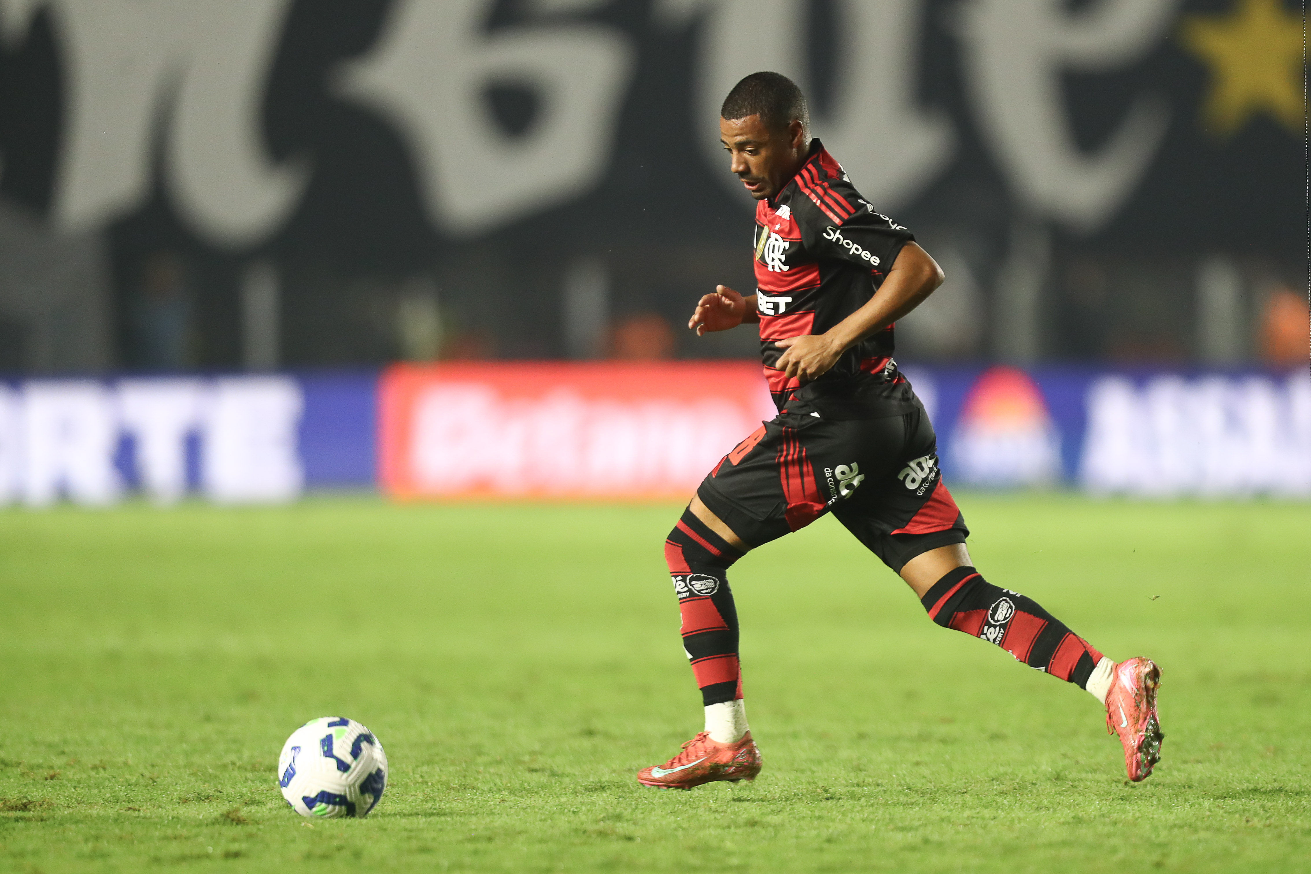 Flamengo nega autoria de mensagem sobre De La Cruz por médico.