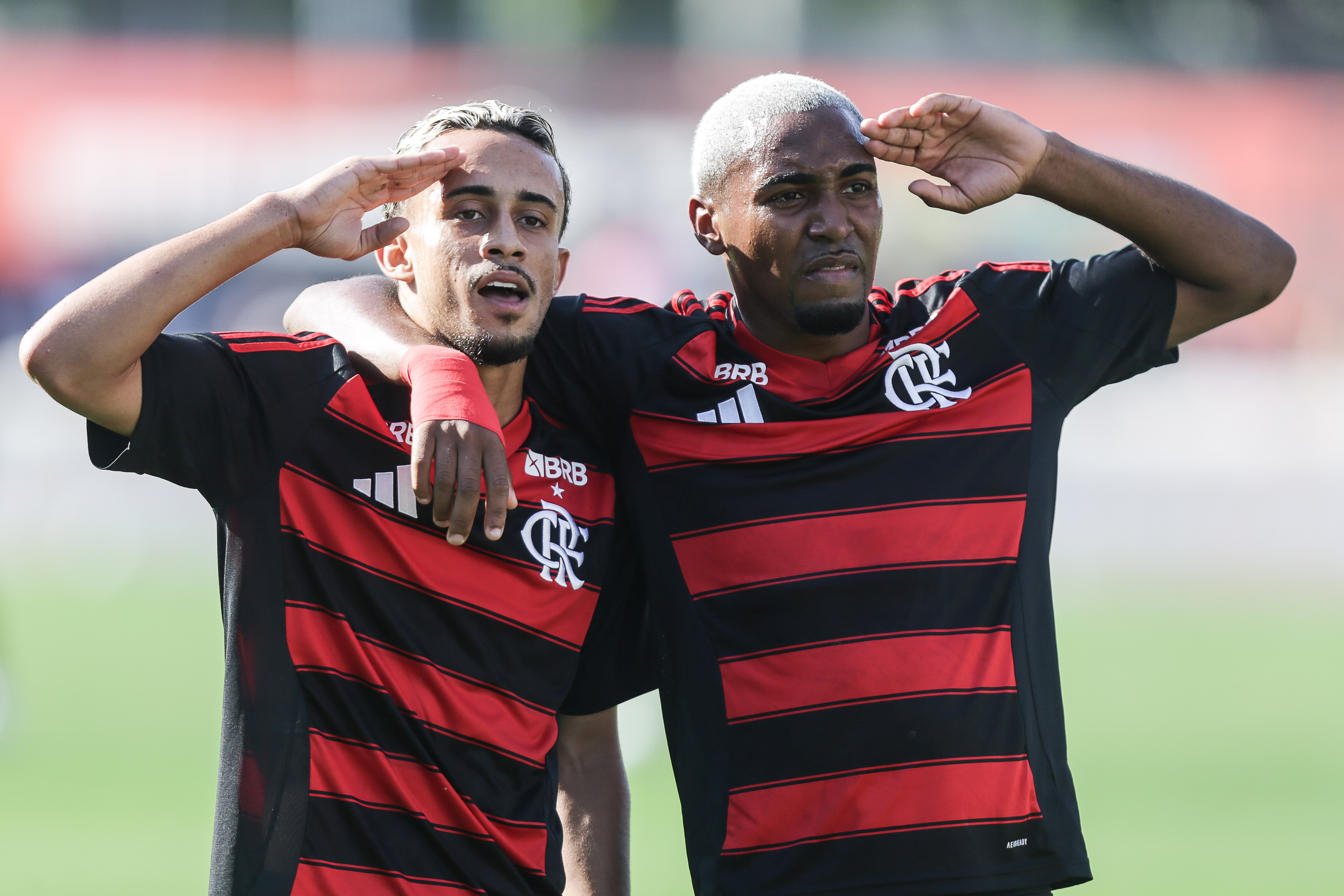 Flamengo sub-20 vence Leverkusen em amistoso com quatro profissionais em campo.