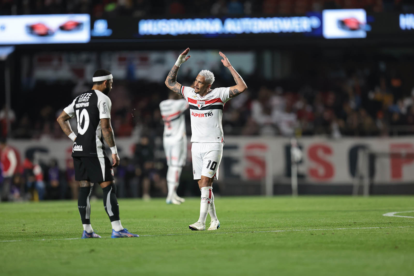 Luciano diz que título de ídolo é coisa da torcida após grande atuação
