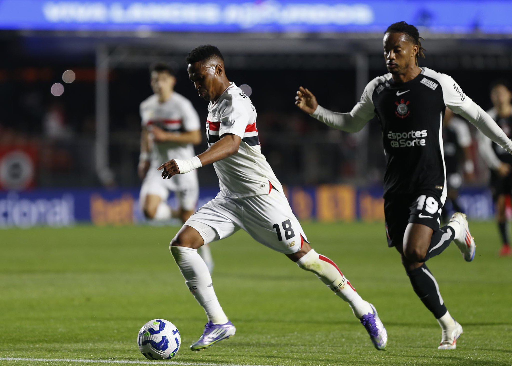 Corinthians e São Paulo se enfrentam em clássico histórico: curiosidades do Majestoso reveladas!