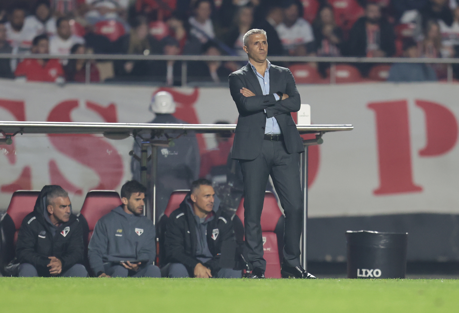 Clima quente no SPFC: Crespo revela o que aconteceu na reunião com a Torcida Independente! 